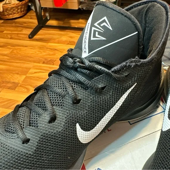 Size 13 - Nike‎ Zoom Evidence Black &amp; White AJ5904-002