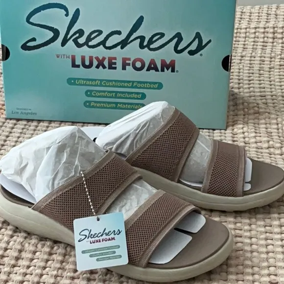 Skechers Luxe Foam Sandals in Mocha, US 7