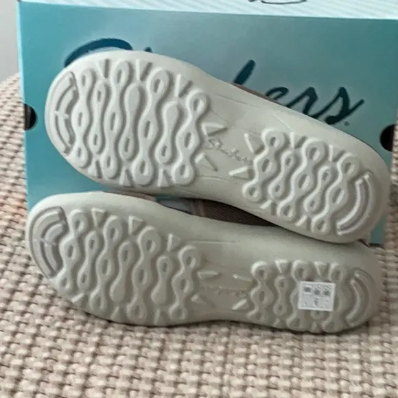Skechers Luxe Foam Sandals in Mocha, US 7