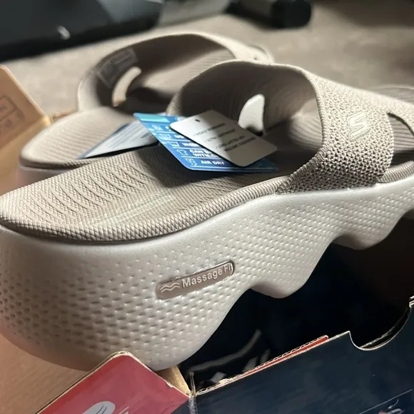 Sketchers Massage Fit Sandals