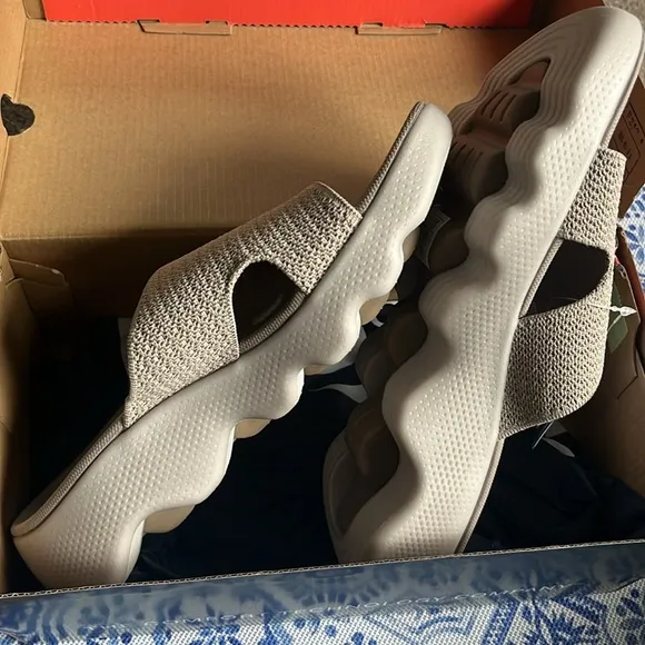 Sketchers Massage Fit Sandals