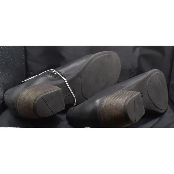 Sleek Leather Ankle Boots with Textured Panels Size 40‎