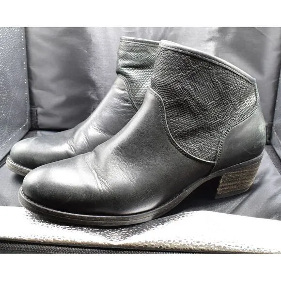 Sleek Leather Ankle Boots with Textured Panels Size 40‎