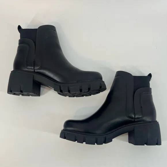 Soda Rita black lug sole chelsea ankle booties size 7.5 boots