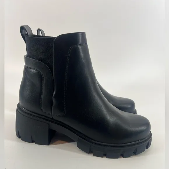 Soda Rita black lug sole chelsea ankle booties size 7.5 boots