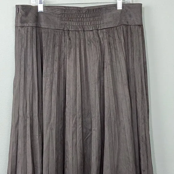 Soft Surroundings Pleated Skirt Size L Faux Suede A-Line Midi Brown Western Boho