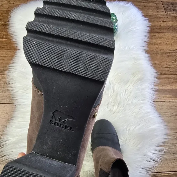 Sorel Addington Chelsea boots size 9