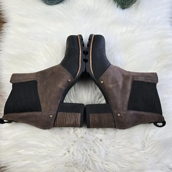 Sorel Addington Chelsea boots size 9
