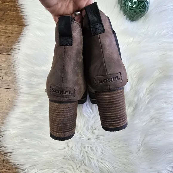 Sorel Addington Chelsea boots size 9