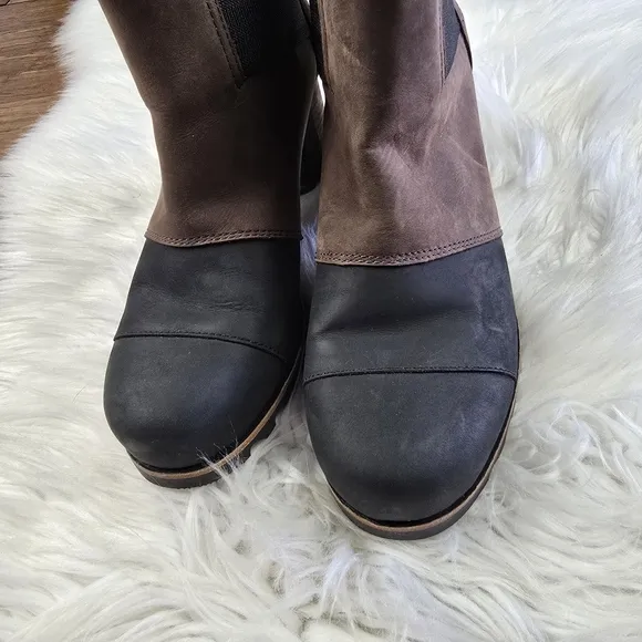 Sorel Addington Chelsea boots size 9