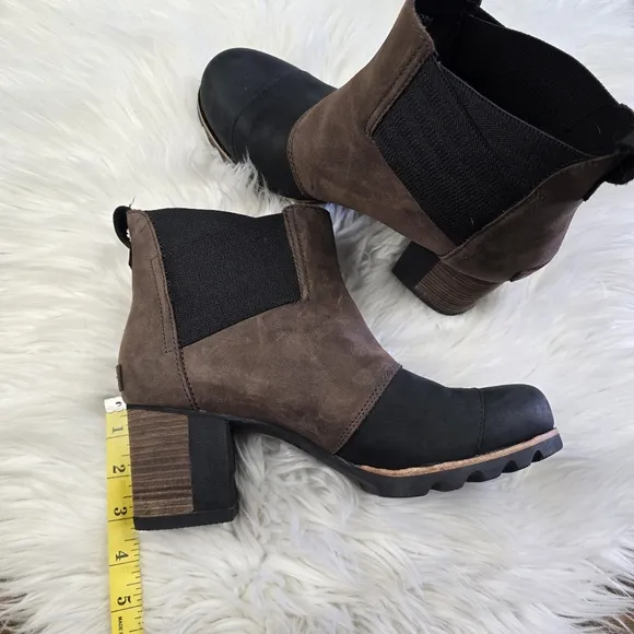 Sorel Addington Chelsea boots size 9
