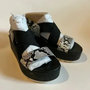 Sorel Black and White Sandals
