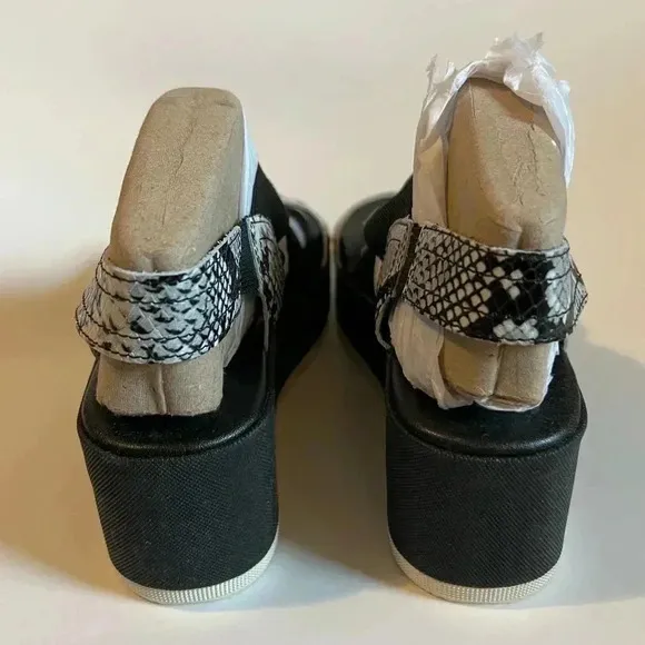 Sorel Black and White Sandals