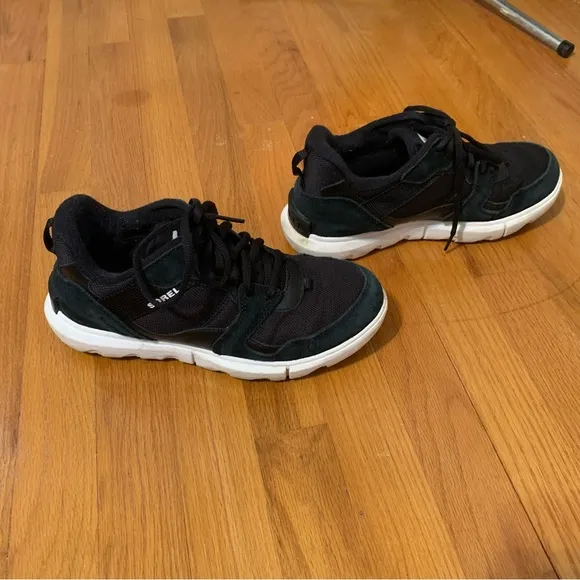 Sorel black and white sneakers size 8.5
