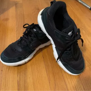Sorel black and white sneakers size 8.5
