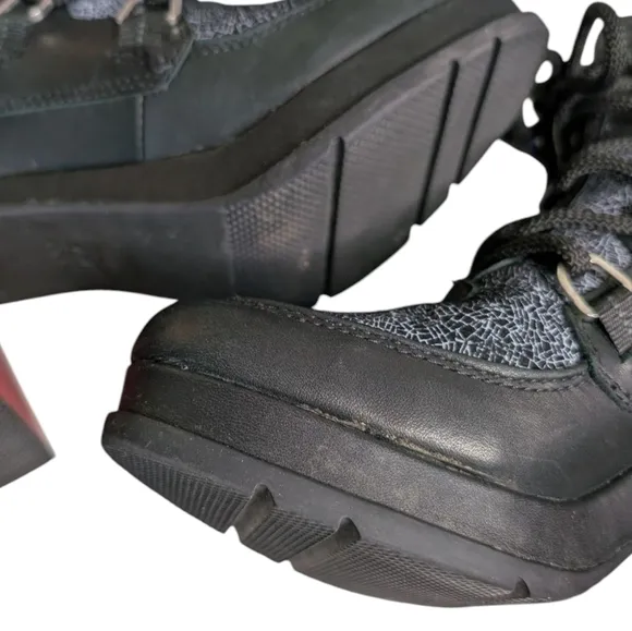 Sorel Black Lace Shatter Leather Boots w/ Red Chunky Heel Ankle Boots Size 7.5