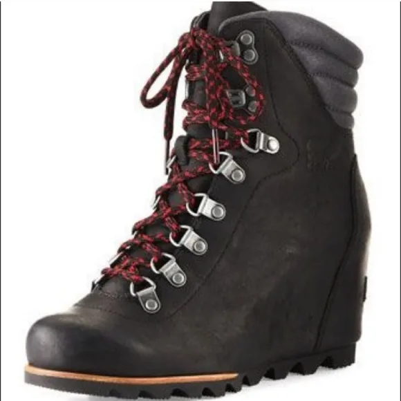 Sorel Conquest Waterproof Wedge Boots- size 8.5