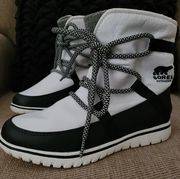 SOREL COZY EXPLORER JOURNEYS WATERPROOF BOOTS