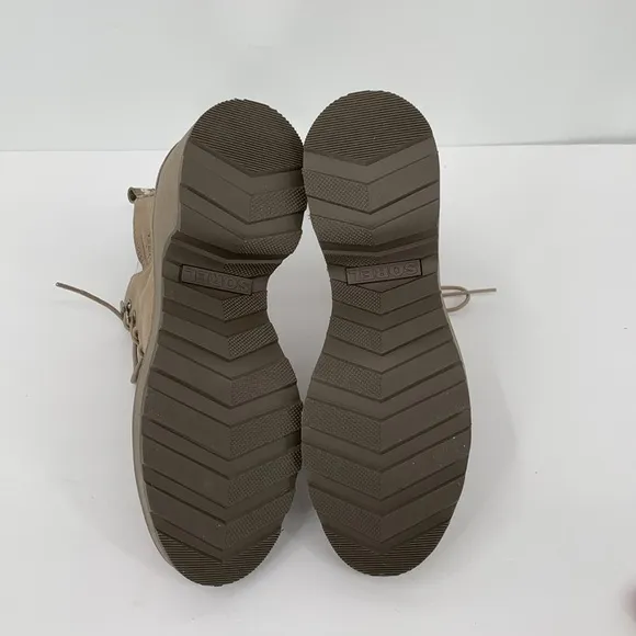 Sorel Hi-line lug boots suede leather waterproof chunky platform Taupe tan 8.5