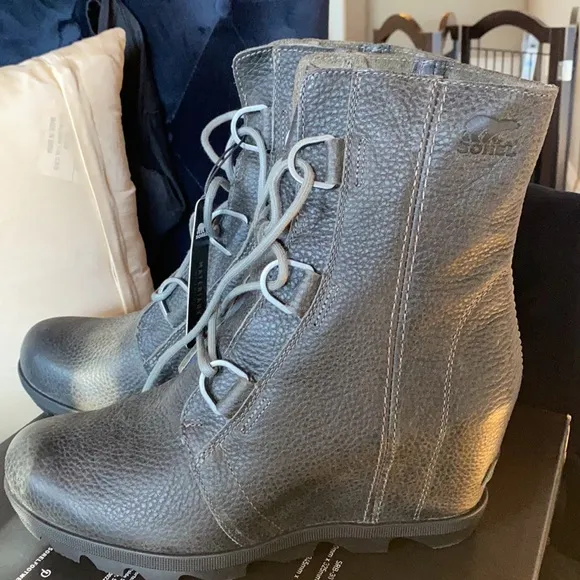 Sorel Joan of Artic Grey Boots SZ 10.5 NEW
