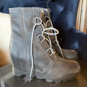 Sorel Joan of Artic Grey Boots SZ 10.5 NEW