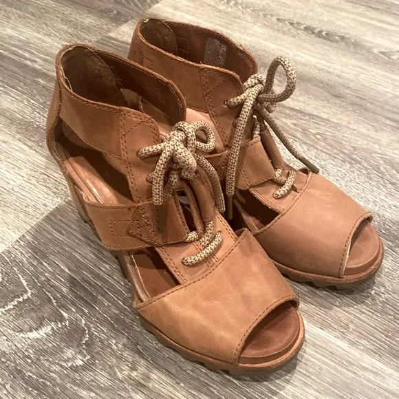 Sorel Joanie Lace Up cognac brown Leather Wedged Sandals sz 8 Boho Comfortable