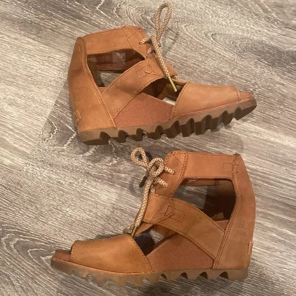 Sorel Joanie Lace Up cognac brown Leather Wedged Sandals sz 8 Boho Comfortable