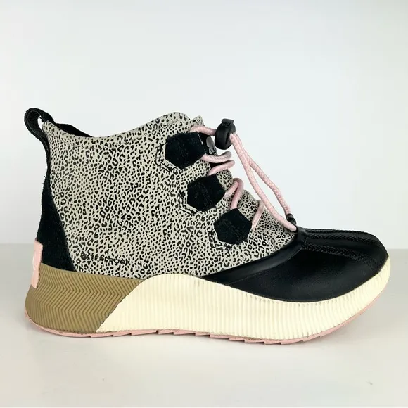 Sorel Out N About Classic Waterproof Black Chalk Unisex Suede Sporty Youth Boots