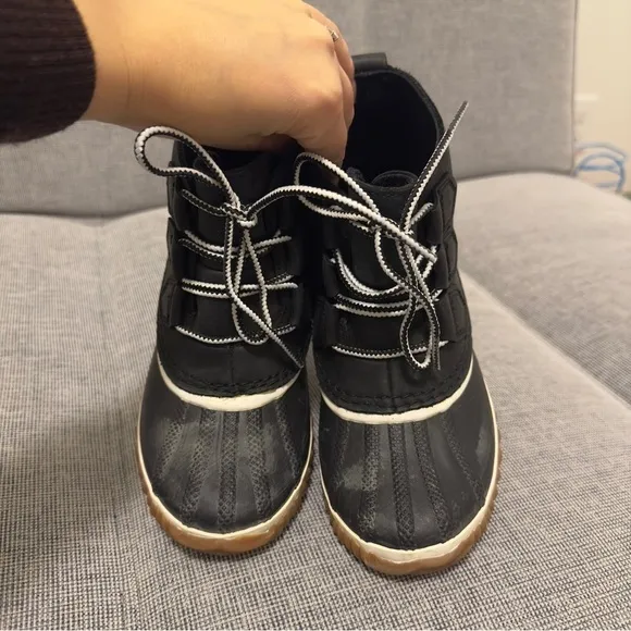 Sorel Out N About Leather Boots Lace Up Ankle Waterproof Black Size 6 US Women’s