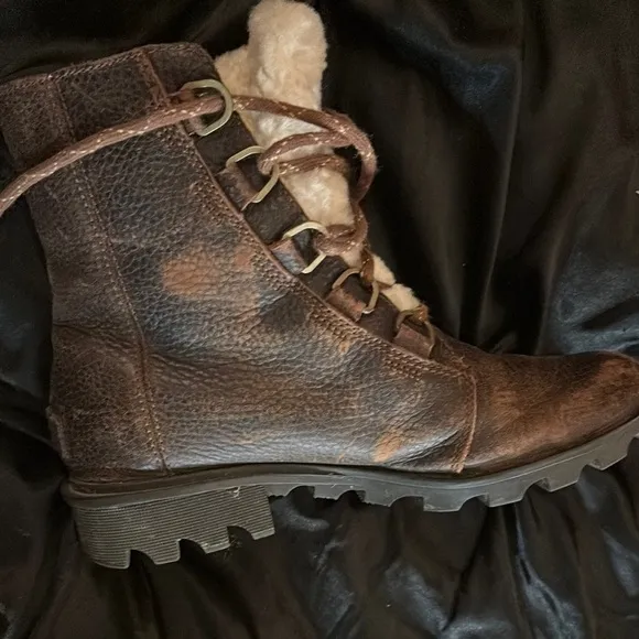 Sorel phoenix short lace boots waterproof