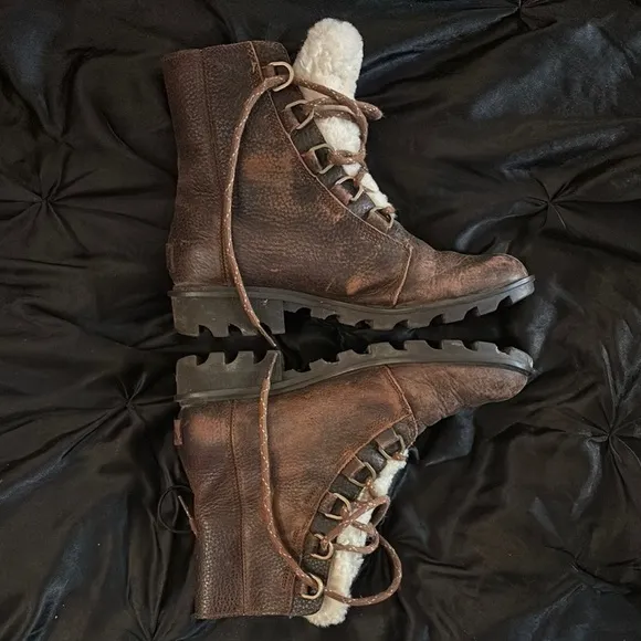 Sorel phoenix short lace boots waterproof