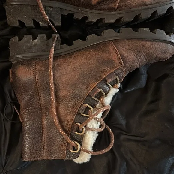 Sorel phoenix short lace boots waterproof