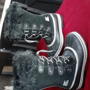 SOREL WATERPROOF BOOTS