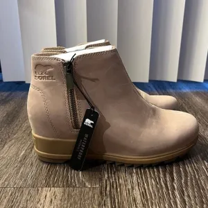 Sorel Waterproof Wedge Heel Ankle Booties Side Zip Up Taupe Size 7.5