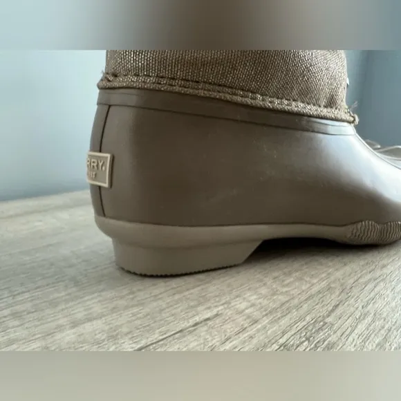 Sperry Women's Saltwater Waterproof Duck Boots Size 7.5