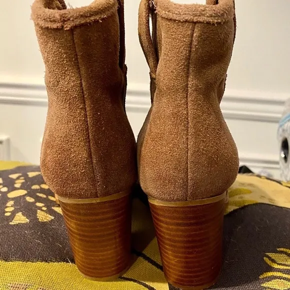 Splendid Tan Lakota Boots/Booties 5.5