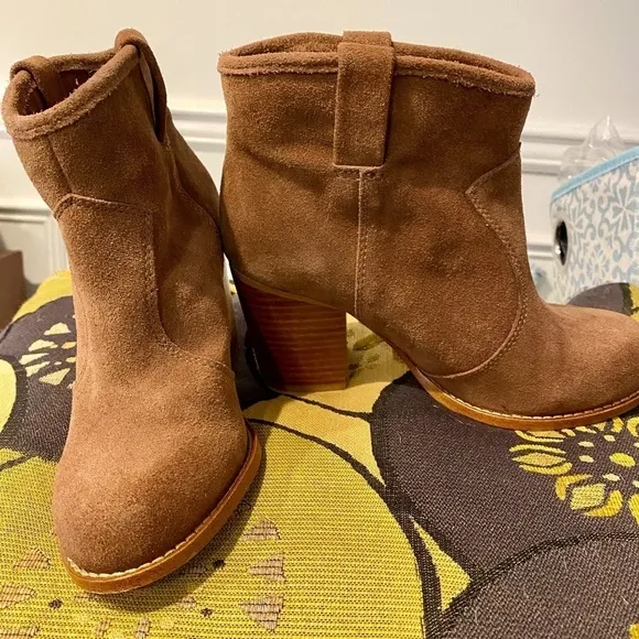 Splendid Tan Lakota Boots/Booties 5.5