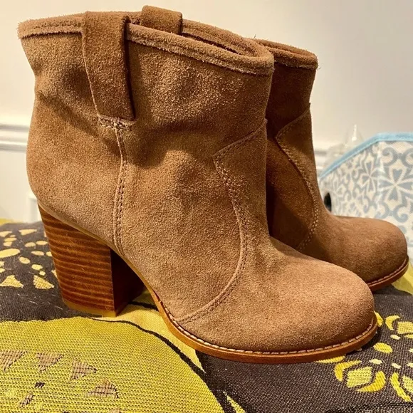 Splendid Tan Lakota Boots/Booties 5.5