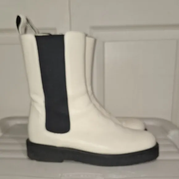 STAUD &quot;Palamino&quot; leather pull-on boots -chunky soles- cream / black-EU 39 / 8-8½