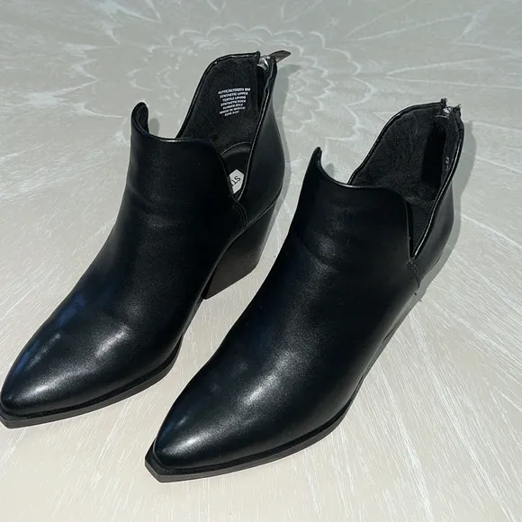 Steve Madden Alyse Side Cut Leather Bootie Black  Block Heel Pointy Boots