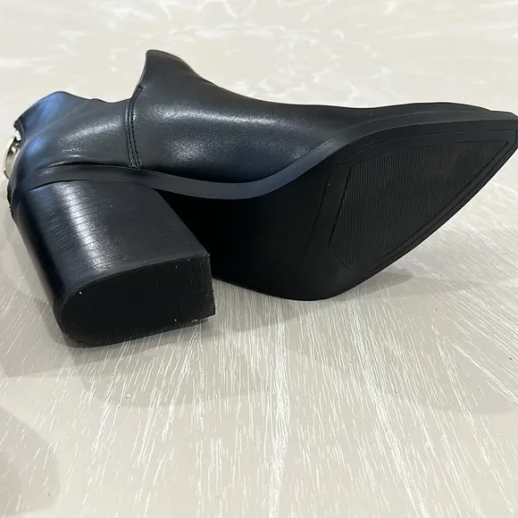 Steve Madden Alyse Side Cut Leather Bootie Black  Block Heel Pointy Boots