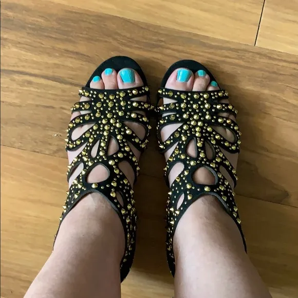 Steve Madden‎ black and gold studded sandals