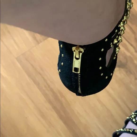 Steve Madden‎ black and gold studded sandals