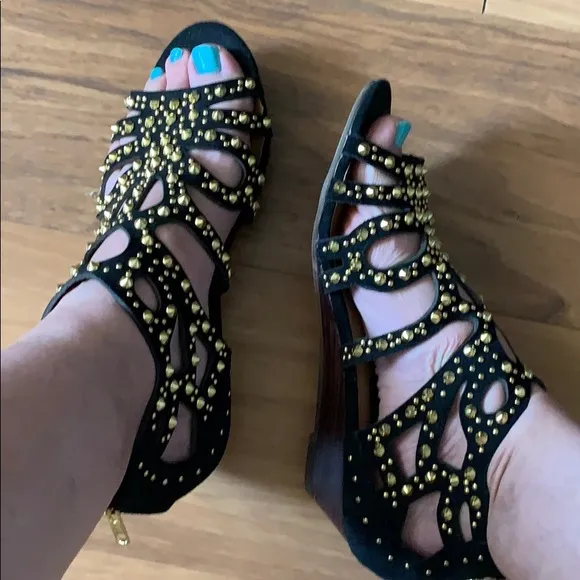 Steve Madden‎ black and gold studded sandals