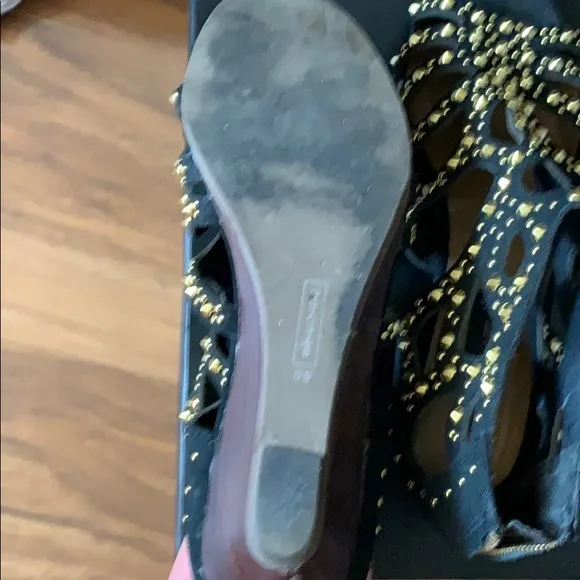 Steve Madden‎ black and gold studded sandals