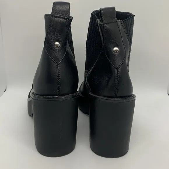 Steve Madden GRETTA Boots Black 9/39 Chunky Leather Chelsea Ankle Bootie Style