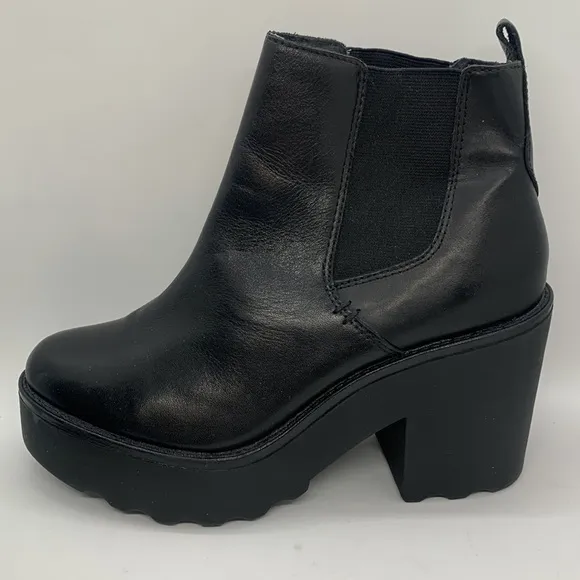 Steve Madden GRETTA Boots Black 9/39 Chunky Leather Chelsea Ankle Bootie Style