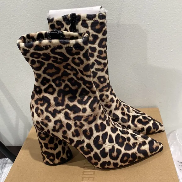 Steve Madden leopard print pointed boots
