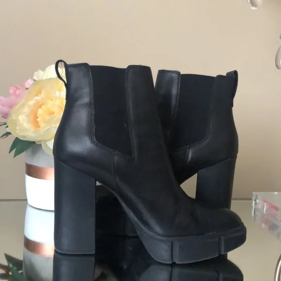 Steve Madden Revised Black Leather Chelsea Platform Chunky Heeled Ankle Boots