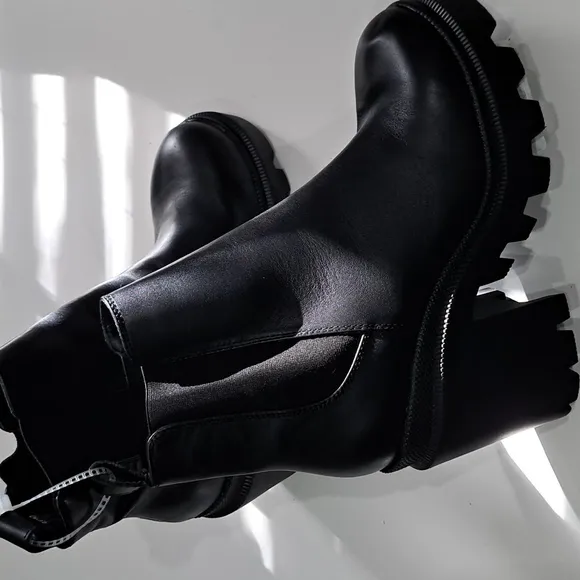 Steve Madden Roxie Chelsea Boots